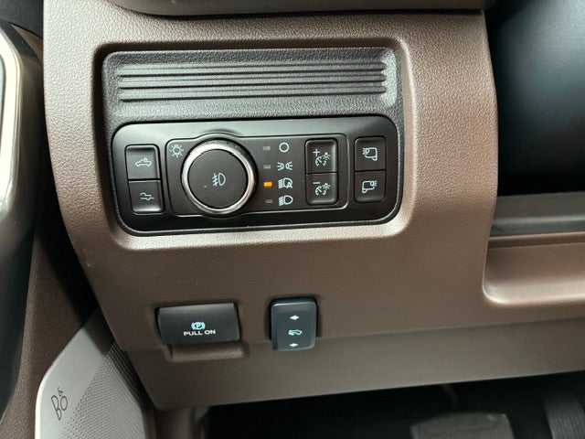 2027 Ford Super Duty F-350 SRW King Ranch 4WD Crew Cab 8' Box