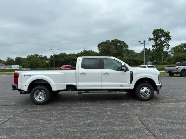 2026 Ford Super Duty F-350 DRW LARIAT 4WD Crew Cab 8' Box