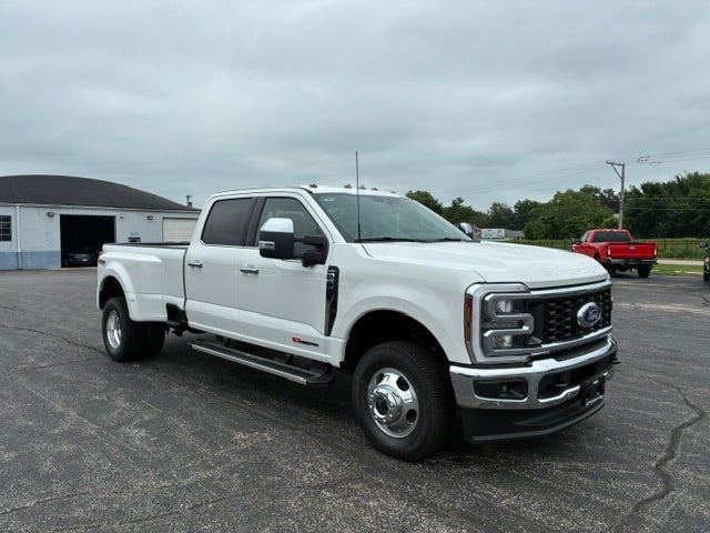 2026 Ford Super Duty F-350 DRW LARIAT 4WD Crew Cab 8' Box