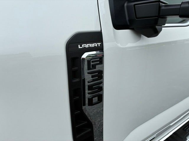 2026 Ford Super Duty F-350 DRW LARIAT 4WD Crew Cab 8' Box