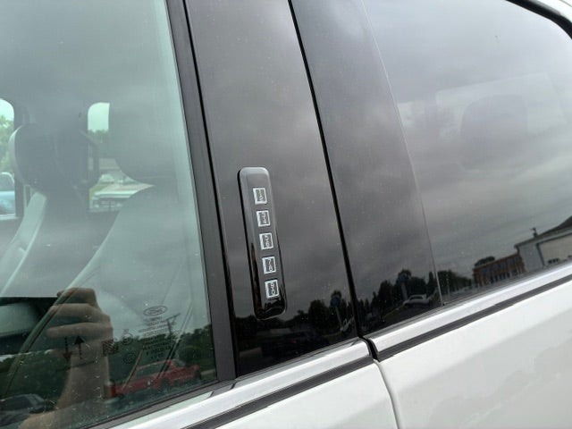 2026 Ford Super Duty F-350 DRW LARIAT 4WD Crew Cab 8' Box