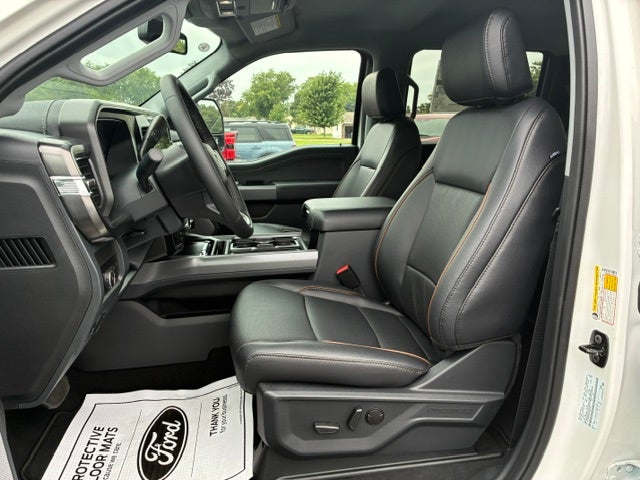 2026 Ford Super Duty F-350 DRW LARIAT 4WD Crew Cab 8' Box