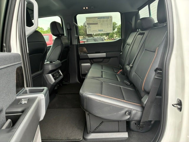 2026 Ford Super Duty F-350 DRW LARIAT 4WD Crew Cab 8' Box