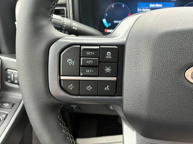 2026 Ford Super Duty F-350 DRW LARIAT 4WD Crew Cab 8' Box