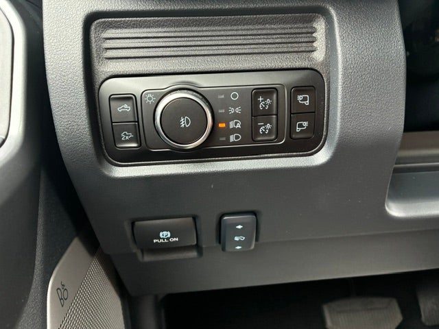 2026 Ford Super Duty F-350 DRW LARIAT 4WD Crew Cab 8' Box