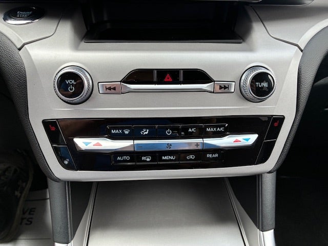 2023 Ford Explorer XLT 4x4