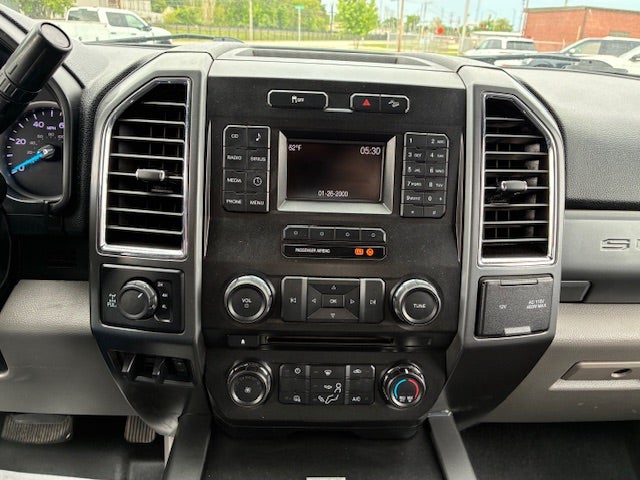2018 Ford F-250 Crew Cab XLT 4x4 Gas