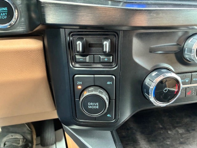 2024 Ford F-350 Crew Cab Lariat 4x4 Dually Diesel