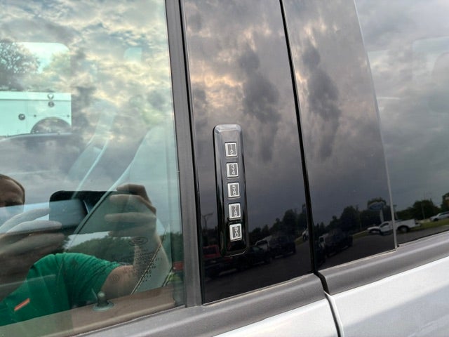 2023 Ford F-150 Crew Cab LARIAT SPORT 4X4
