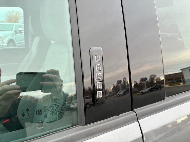 2022 Ford F-150 Crew Cab XLT 4x4 5 1/2 FT Box